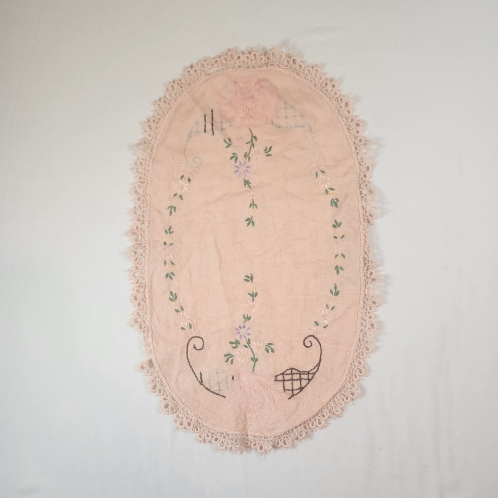 Vintage Embroidered Oval Table Runner Peach Lace Trim Floral Dresser Scarf 17in